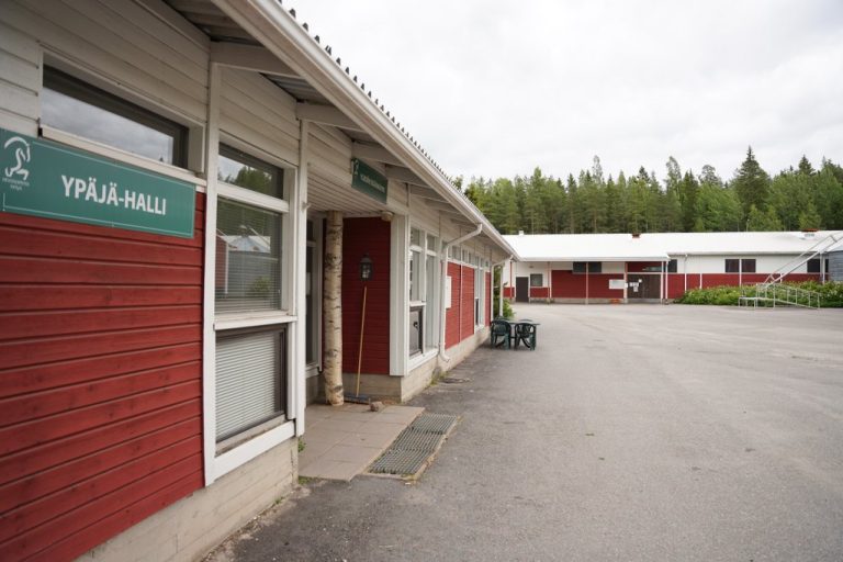 Suuri rakennus Ypäjä-halli